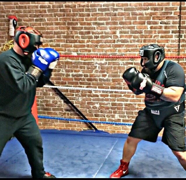 Mudhuslter Sparing in a ring with full gear.